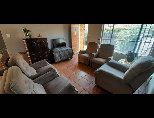 2 BEDROOM COMPLEX FOR SALE IN ELDORAIGNE